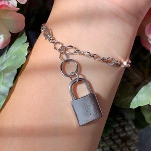 LOCK IT CHAIN BRACELET 🔒